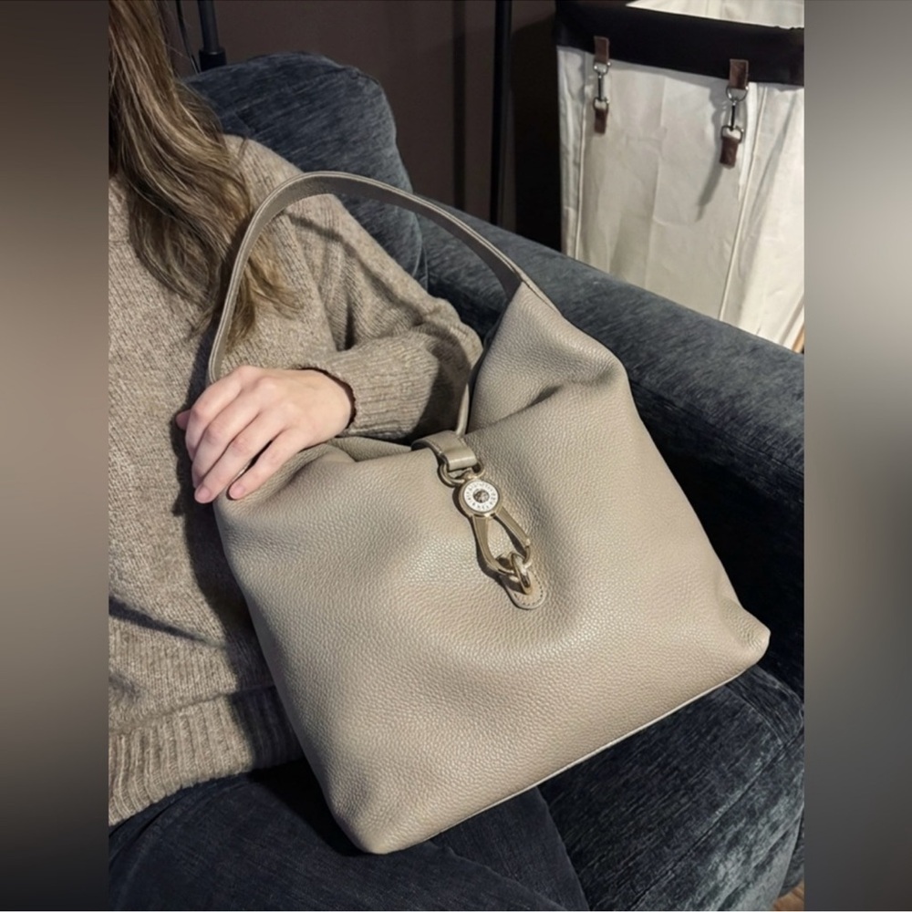 Like NEW!! 🌟 Dooney & Bourke Pebbled Leather Shoulder Hobo in Light Taupe